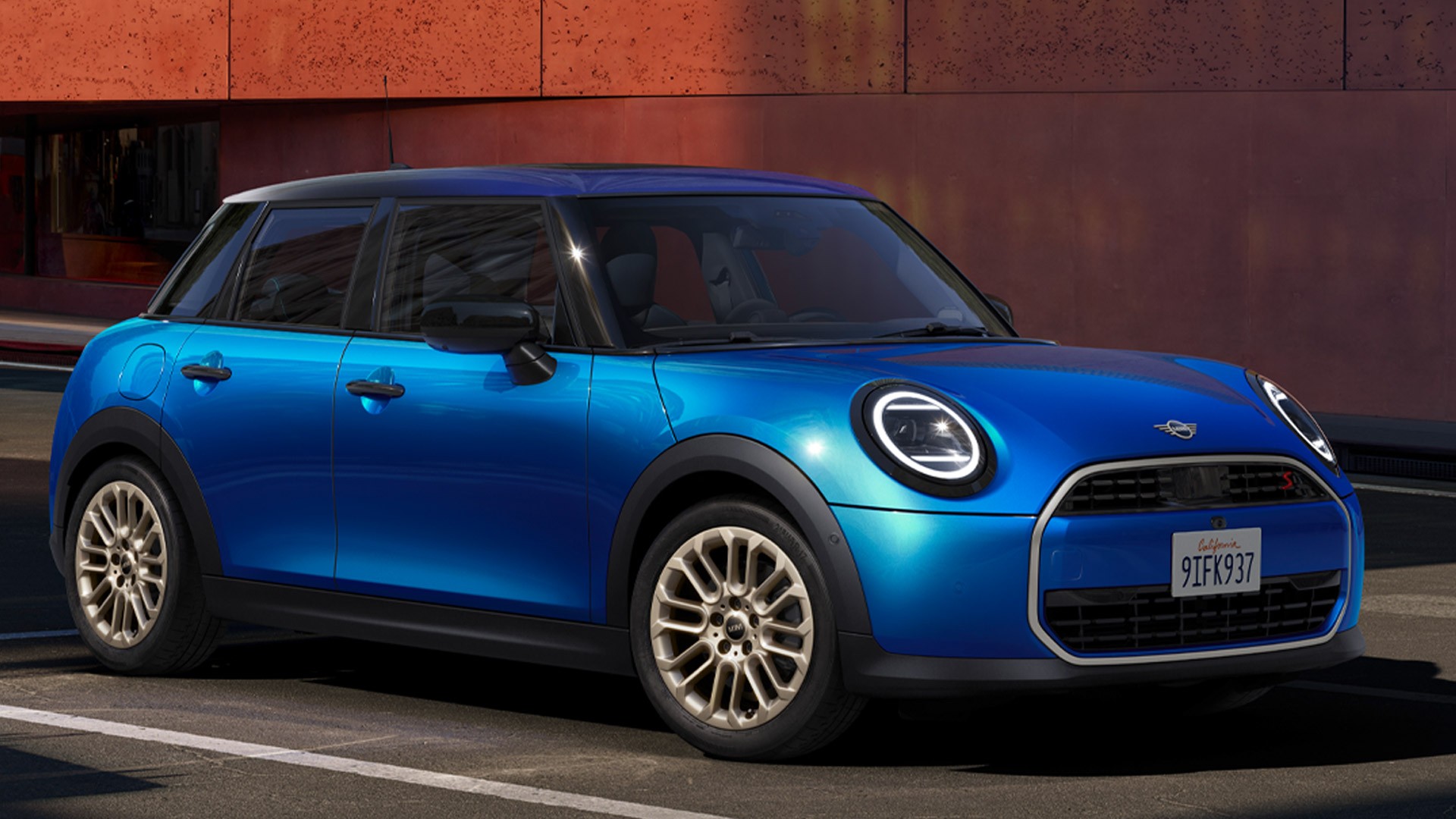THE NEW MINI COOPER 5 DOOR.